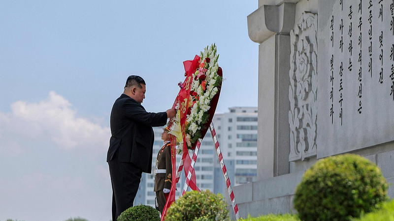 Top_DPRK_Leader_Honors_72nd_Victory_Day_at_Friendship_Tower