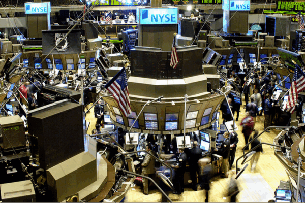 US_Stocks_Mixed__Trade_Deal___Tech_Moves_Steal_the_Spotlight