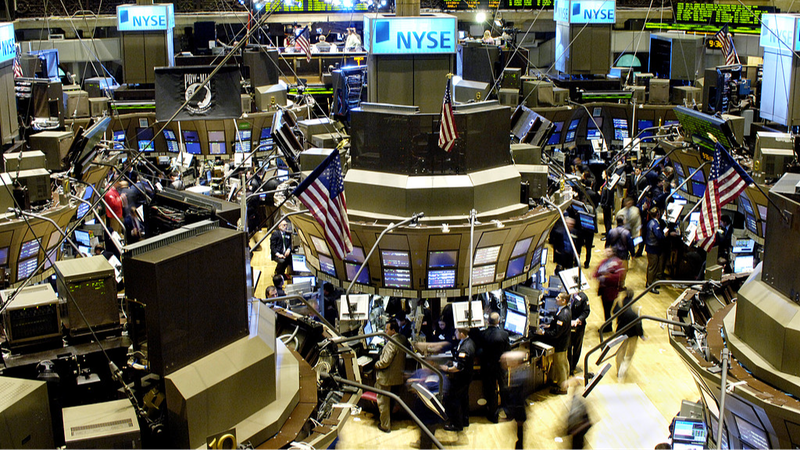 US_Stocks_Mixed__Trade_Deal___Tech_Moves_Steal_the_Spotlight