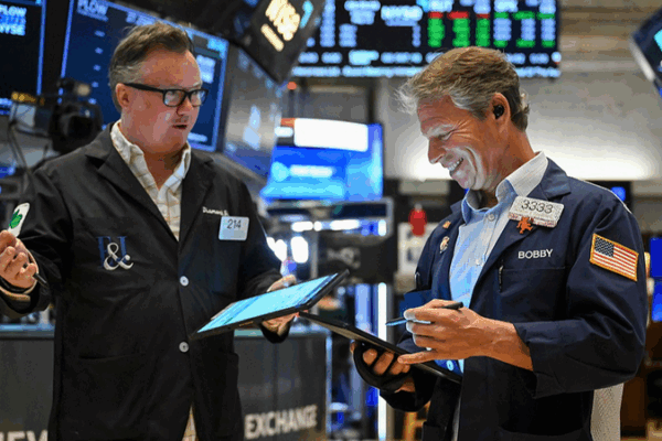 US Stocks Surge on Tech Earnings & Trade Optimism US_Stocks_Surge_on_Tech_Earnings___Trade_Optimism