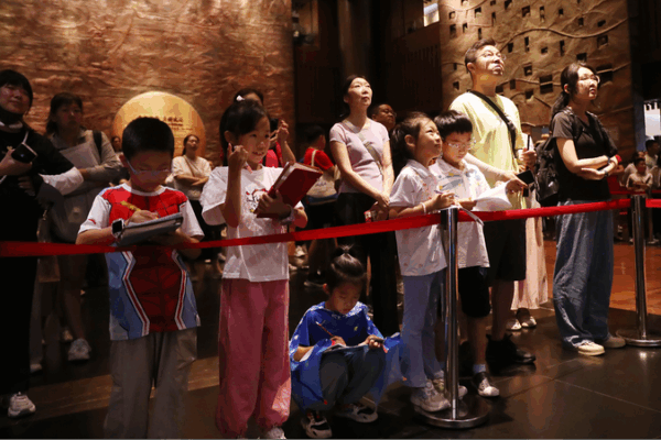 Visitor_Boom_Lights_Up_China_s_Archaeological_Museum