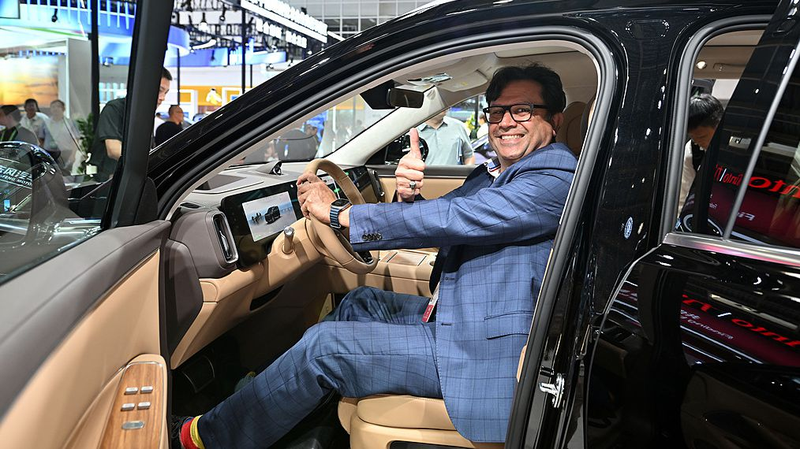 Global Automakers Embrace China’s Smart Supply Chains