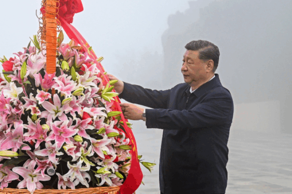 Xi Honors Resistance War Martyrs in Yangquan Xi_Honors_Resistance_War_Martyrs_in_Yangquan video poster