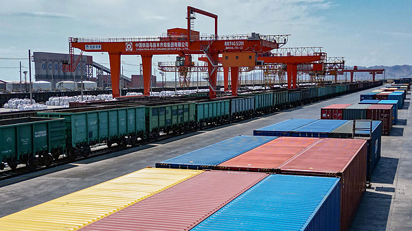 Xinjiang Rail Hubs Boost Global Trade with 10K+ Freight Trains Xinjiang_Rail_Hubs_Boost_Global_Trade_with_10K__Freight_Trains