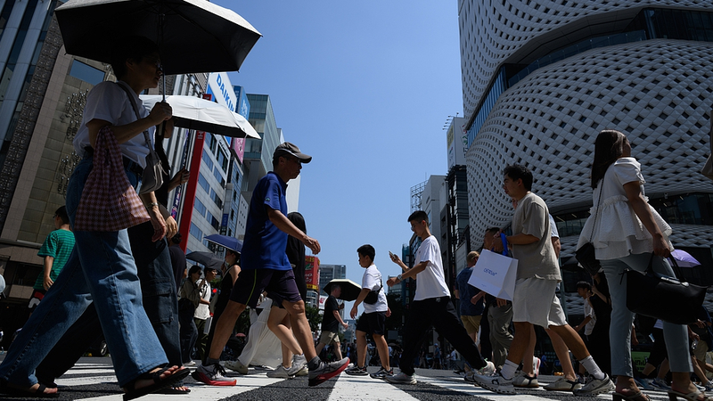 58HTXRFFIFU9CBDI43MI - Namaste Headlines Tokyo Sizzles: 10 Days Over 35°C Breaks Historic Record