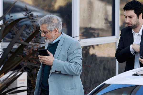 Australia Expels Iranian Envoy After Antisemitic Arson Attacks Australia_Expels_Iranian_Envoy_After_Antisemitic_Arson_Attacks