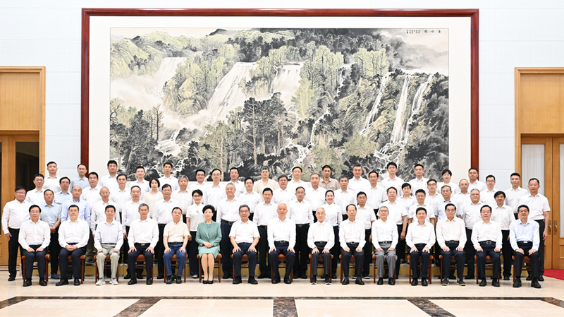 CPC Official Inspires Experts at Beidaihe Retreat CPC_Official_Inspires_Experts_at_Beidaihe_Retreat