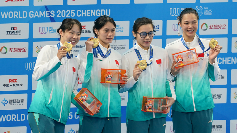 China_s_Women_Smash_Finswimming_Relay_World_Record_at_Chengdu