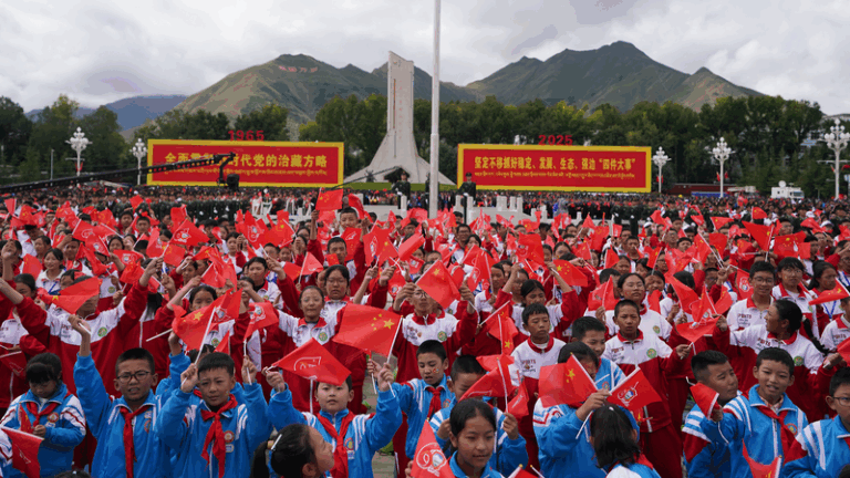 Chinese_Mainland_Leaders_Celebrate_Xizang_s_60th_Anniversary