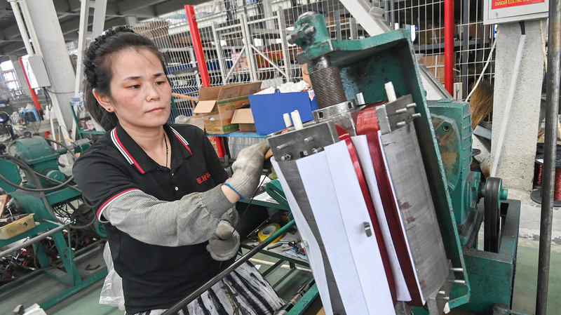 Chinese_mainland_manufacturing_PMI_edges_up_to_49_4_in_August