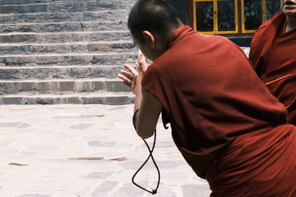 Echoes of Bianjing: Monks’ Dynamic Debates at Xizang’s Tashilhunpo Echoes_of_Bianjing__Monks__Dynamic_Debates_at_Xizang_s_Tashilhunpo