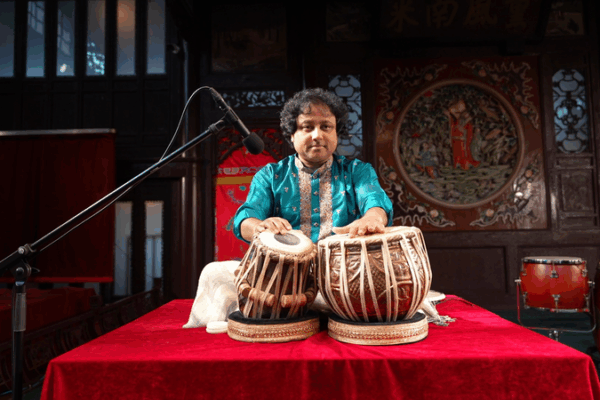 Feel the Beat: Bivakar Choudhury’s Tabla Drum Solo Feel_the_Beat__Bivakar_Choudhury_s_Tabla_Drum_Solo video poster