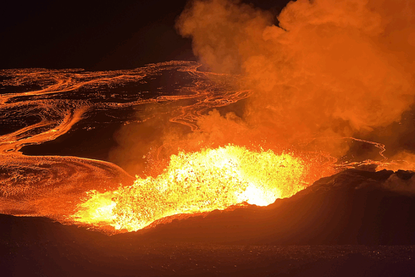 Fiery Return: Mount Kilauea Erupts, 30m Lava Arcs Light Up Hawaiian Skies Fiery_Return__Mount_Kilauea_Erupts__30m_Lava_Arcs_Light_Up_Hawaiian_Skies video poster