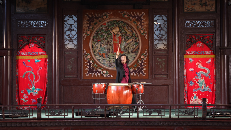 Zheng Yu’s Thunderous Drum Solo Brings Ancient Beats to Life video poster