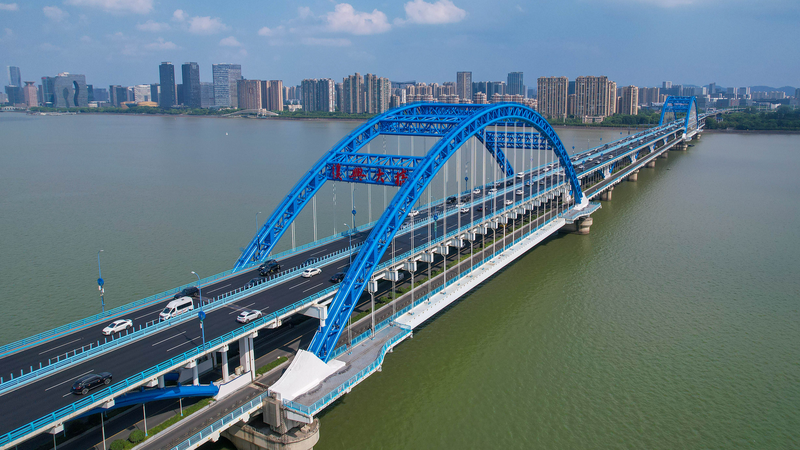 Hangzhou’s Fuxing Bridge: Modern Marvel Over Qiantang River video poster