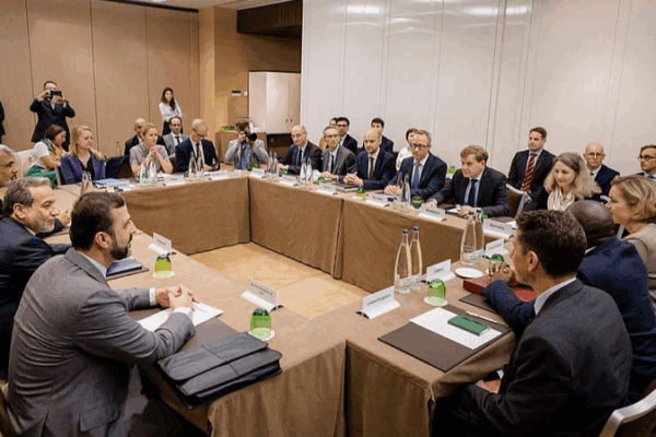 Geneva Talks: E3 & Iran Race Against Nuclear Sanctions Geneva_Talks__E3___Iran_Race_Against_Nuclear_Sanctions