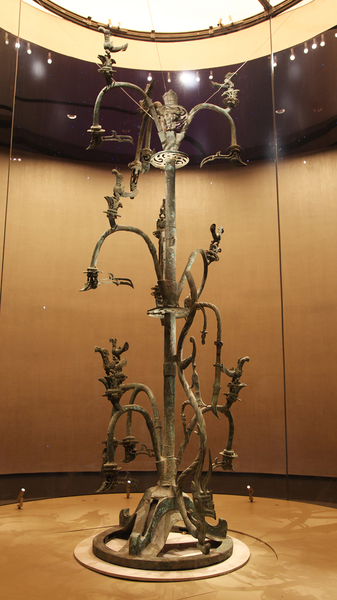 Giant_Bronze_Sacred_Tree_Stuns_Visitors_at_Sanxingdui_Museum_poster - Namaste Headlines Giant_Bronze_Sacred_Tree_Stuns_Visitors_at_Sanxingdui_Museum video poster