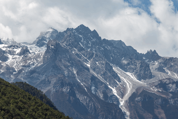 Glimpse the Majestic Yulong Snow Mountain in Yunnan Glimpse_the_Majestic_Yulong_Snow_Mountain_in_Yunnan video poster