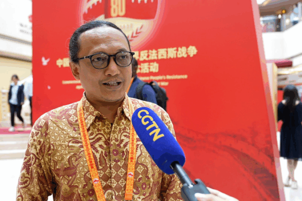 Global_Press_Flocks_to_Beijing_for_80th_WWII_Victory_Parade video poster