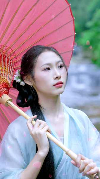 Graceful_Moves__Oil_Paper_Umbrellas___Hanfu_Dance_Fusion video poster