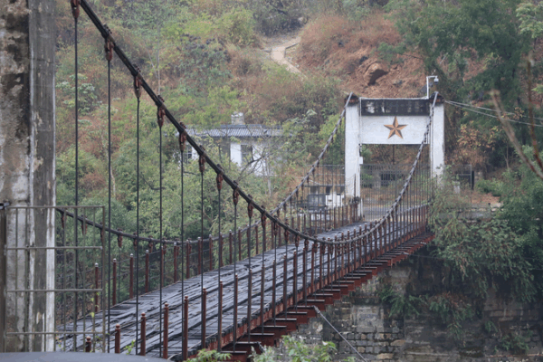 Huitong Bridge: Where Engineering Meets Patriotism Huitong_Bridge__Where_Engineering_Meets_Patriotism
