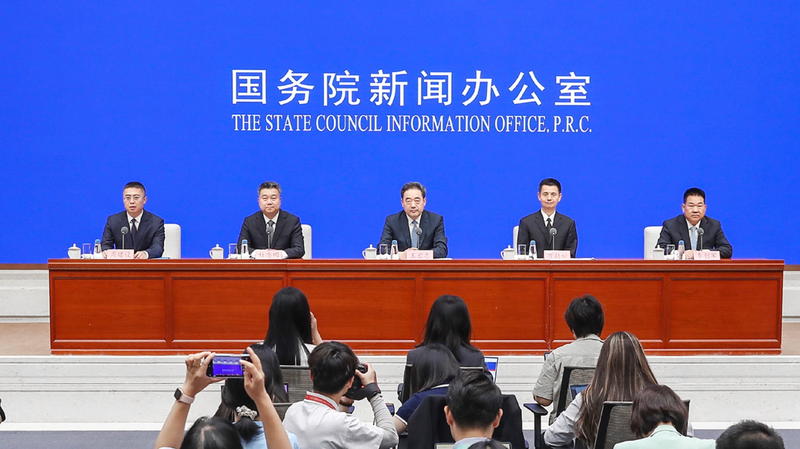 Chinese Mainland Fuels Global Energy Transition 🚀🌿 Chinese Mainland Fuels Global Energy Transition 🚀🌿