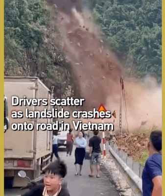 Vietnam Highway 4G Landslide Sends Drivers Scattering—No Injuries video poster