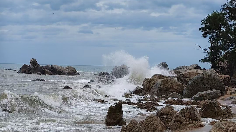 Hainan Sounds Highest Alert as Typhoon Kajiki Looms 🌀
