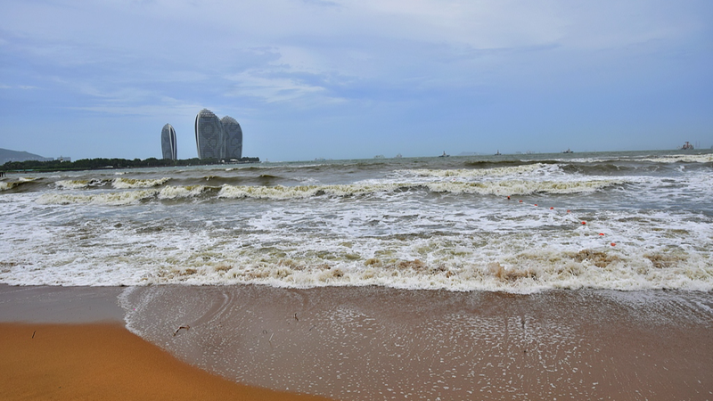 Typhoon Kajiki Triggers Emergency Alert in Hainan: Stay Safe & Tech-Savvy 🌊📱