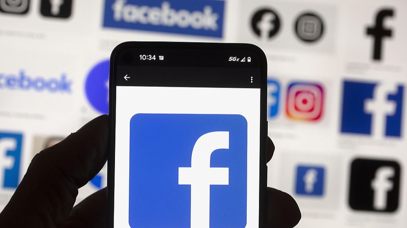 Malaysia_Mulls_Teen_Social_Media_Ban