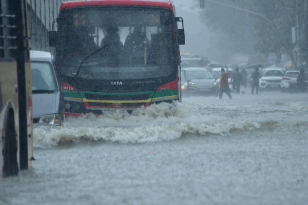 Monsoon Chaos: Heavy Rains Slam Mumbai, Schools Shut Under Red Alert Monsoon_Chaos__Heavy_Rains_Slam_Mumbai__Schools_Shut_Under_Red_Alert