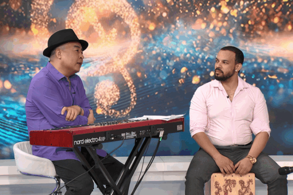 When Jazz Meets Chinese Melodies: A Cross-Cultural Jam with Liu Dongfeng & Redy Cobas 🎹🥁 When Jazz Meets Chinese Melodies: A Cross-Cultural Jam with Liu Dongfeng & Redy Cobas 🎹🥁 video poster