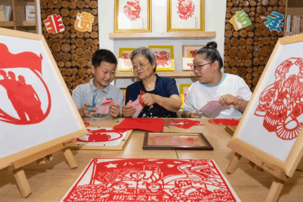 Paper-Cutting Workshop Brings Army Day Spirit to Life in Anhui Paper_Cutting_Workshop_Brings_Army_Day_Spirit_to_Life_in_Anhui