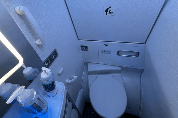 Airplane Toilet Wastewater Might Spot Superbug Threats 🚽🦠 Airplane Toilet Wastewater Might Spot Superbug Threats 🚽🦠