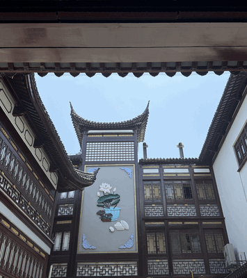 Lantern-Lit Alleys & Dumpling Delights: Exploring Shanghai’s Yuyuan Market Lantern-Lit Alleys & Dumpling Delights: Exploring Shanghai’s Yuyuan Market video poster