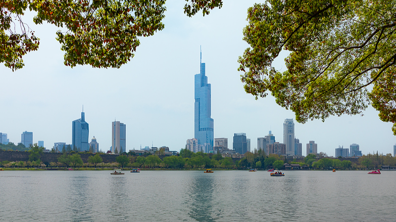 Soaring_Over_Xuanwu_Lake_Park_from_Zifeng_Tower video poster