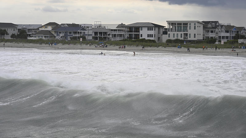 Hurricane Erin Offshore: Brace for Storm Surge on US East Coast 🌊 video poster