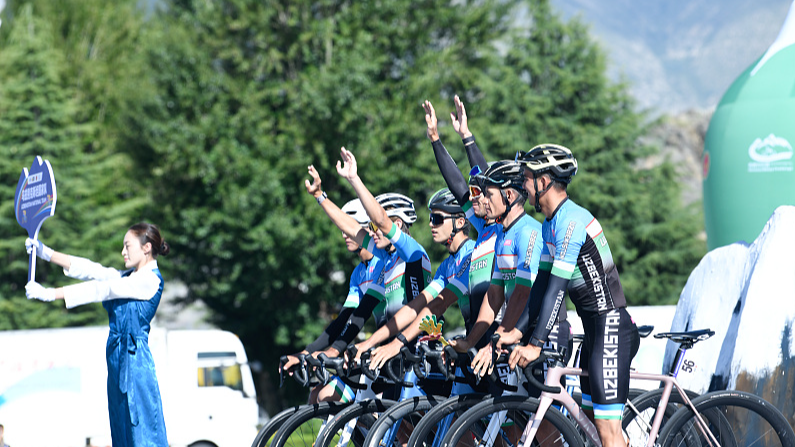 Top_Cyclists_Tackle_Xizang_Trans_Himalaya_Race_in_Himalayan_Spectacle video poster