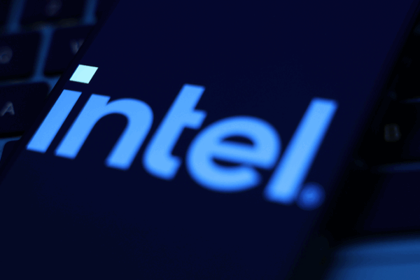 Trump Secures 10% Intel Stake in $10B US Chip Deal Trump_Secures_10__Intel_Stake_in__10B_US_Chip_Deal