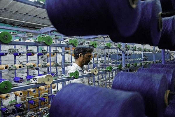 US Imposes 25% Tariffs on Indian Exports; New Delhi Vows Relief US_Imposes_25__Tariffs_on_Indian_Exports__New_Delhi_Vows_Relief