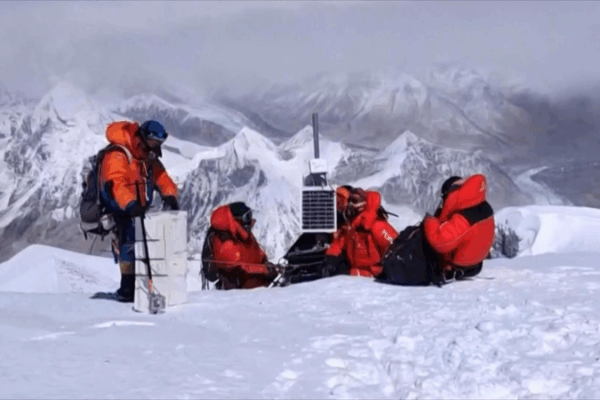 Unlocking Glacier Secrets on the Qinghai-Xizang Plateau Unlocking_Glacier_Secrets_on_the_Qinghai_Xizang_Plateau