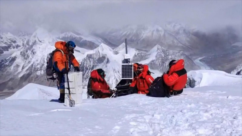 Unlocking_Glacier_Secrets_on_the_Qinghai_Xizang_Plateau