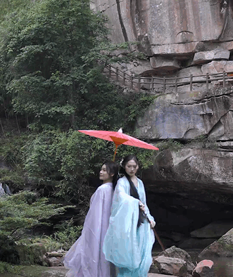 When Sword Meets Oil-Paper Umbrella: A Hanfu Dance in the Bamboo Forest When_Sword_Meets_Oil_Paper_Umbrella__A_Hanfu_Dance_in_the_Bamboo_Forest video poster