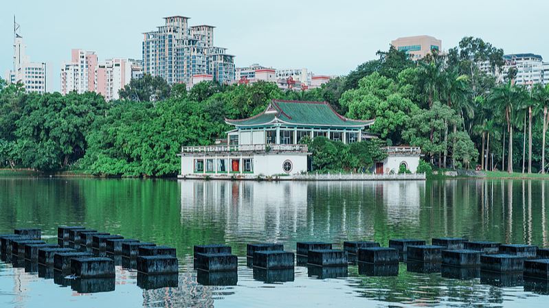 Stroll Through Nanning People's Park: Urban Oasis in Guangxi 🌳 video poster