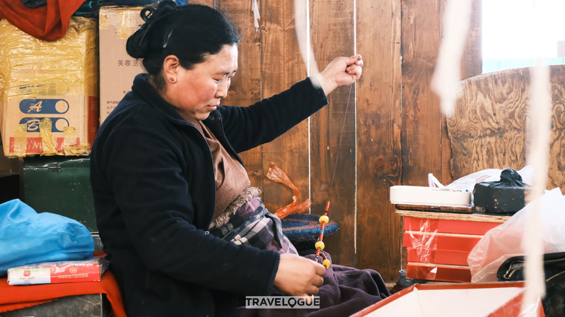 YASPXH2EF6X3YLRT34XP - Namaste Headlines Discover the Buzz of Shigatse’s Lively Pedestrian Street