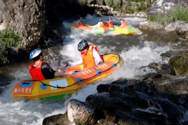 Yichang Rafting Adventure Makes Waves in Summer Tourism Yichang_Rafting_Adventure_Makes_Waves_in_Summer_Tourism video poster