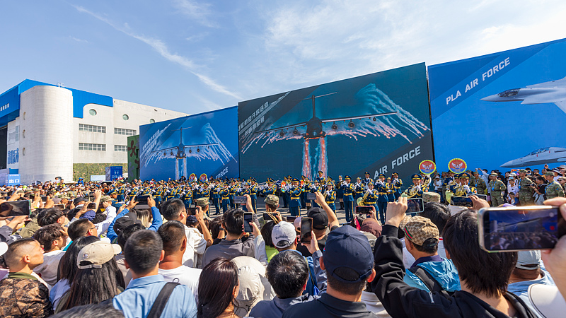 2025_Changchun_Airshow_Dazzles_with_Aerial_Power___Tech