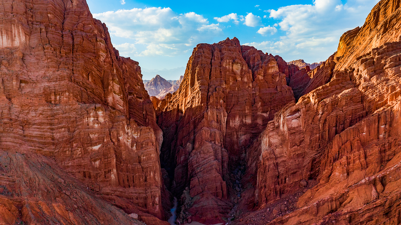 53677QB7WF4WDJF0XF6B - Namaste Headlines Discover the Colorful Secrets of Xinjiang’s Tianshan Canyon