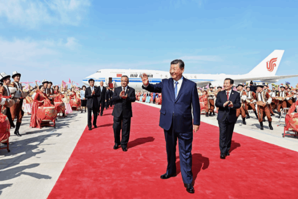 Xi Jinping Lands in Urumqi for Xinjiang’s 70th Anniversary 🎉 Xi Jinping Lands in Urumqi for Xinjiang’s 70th Anniversary 🎉