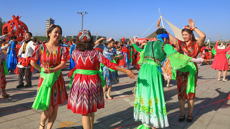 Xinjiang’s Language Pride: Celebrating Ethnic Diversity 🎉